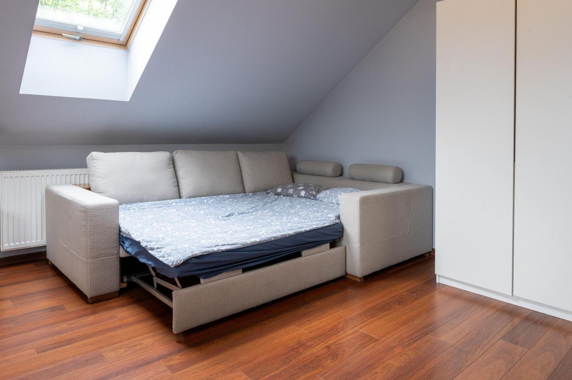 A Comfortable Midway Krakow-oswiecim Apartment *