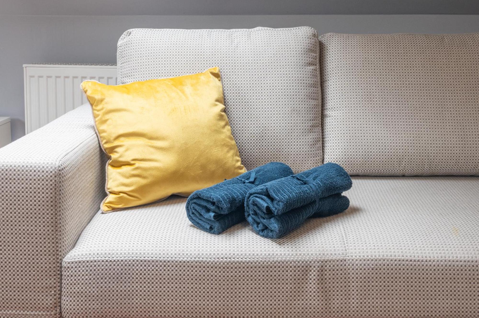 A Comfortable Midway Krakow-oswiecim Apartament